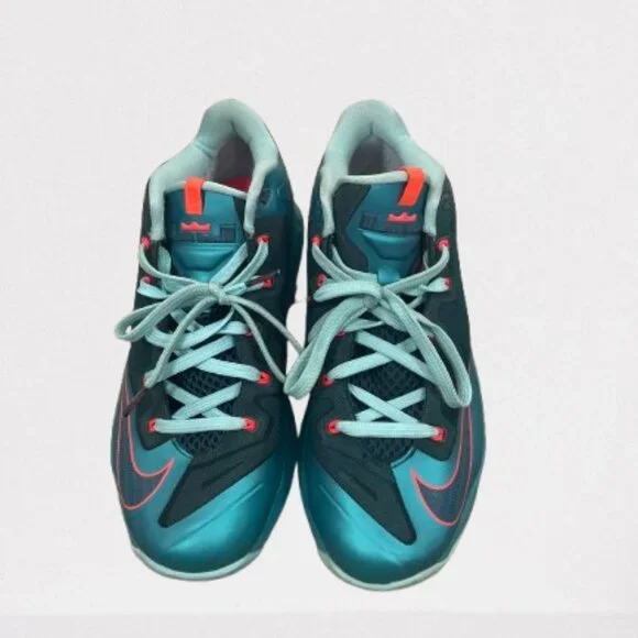 Nike Max LeBron 11 Low Turbo Green Men’s Basketball Sneakers Size 9